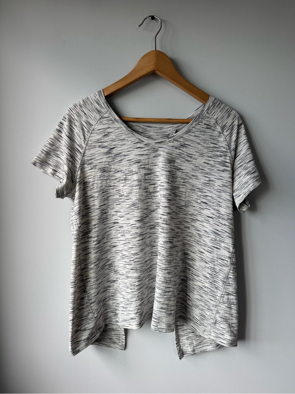 (M) Lululemon Women's Gray Short Sleeve Tee